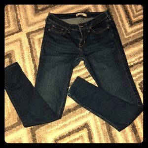 Hollister skinny jeans. sz 28/31 Excellent cond.